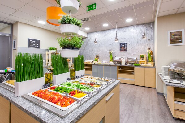 Daily buffet breakfast (PLN 50 per person) - Galaxy Hotel (Kraków)