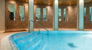 Una piscina techada