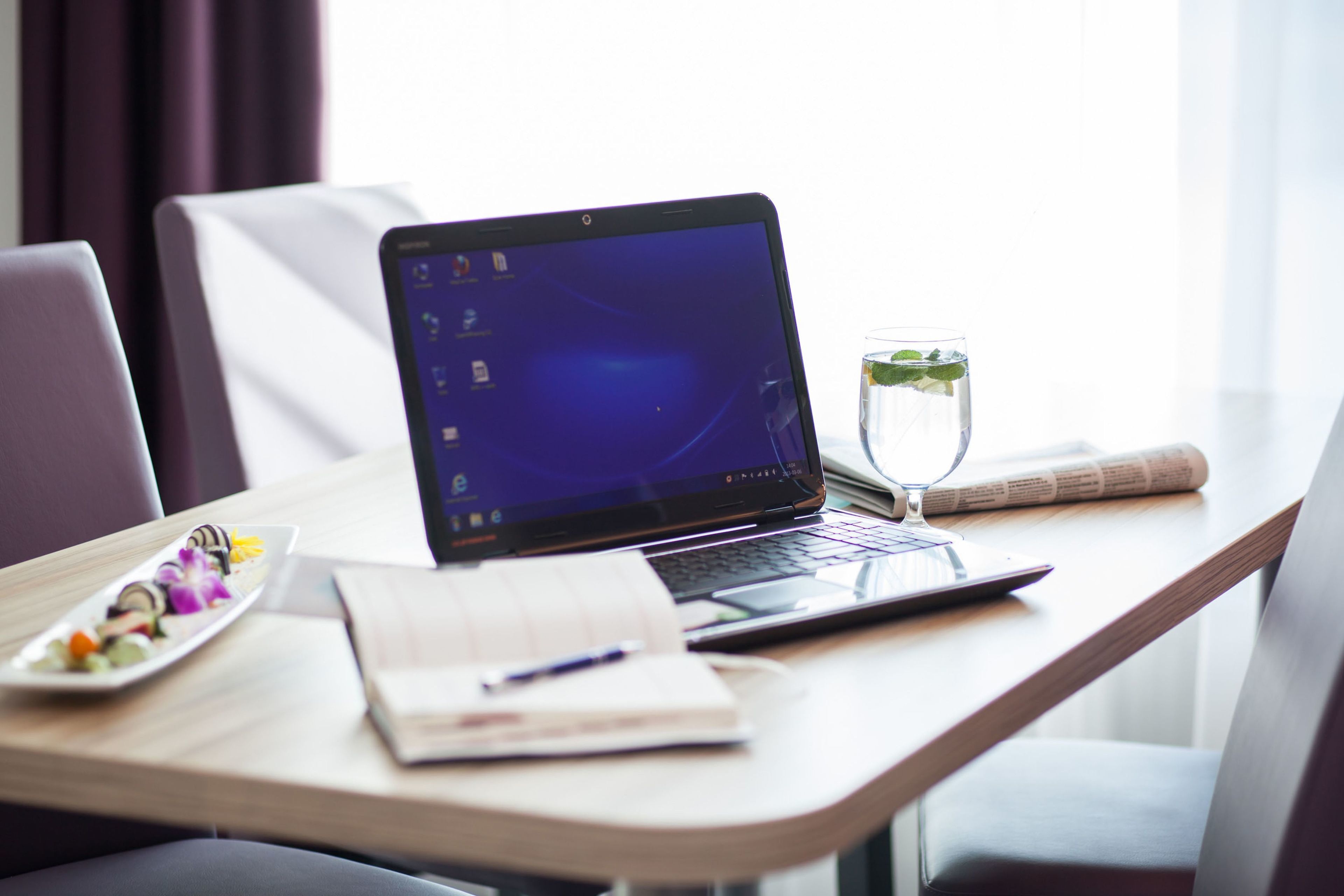 suite | hypo-allergenic bedding, down duvets, pillow-top beds, in-room safe