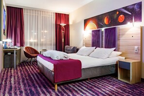 Business Double Room | Hypo-allergenic bedding, down duvets, pillow-top beds, in-room safe - Galaxy Hotel (Kraków)