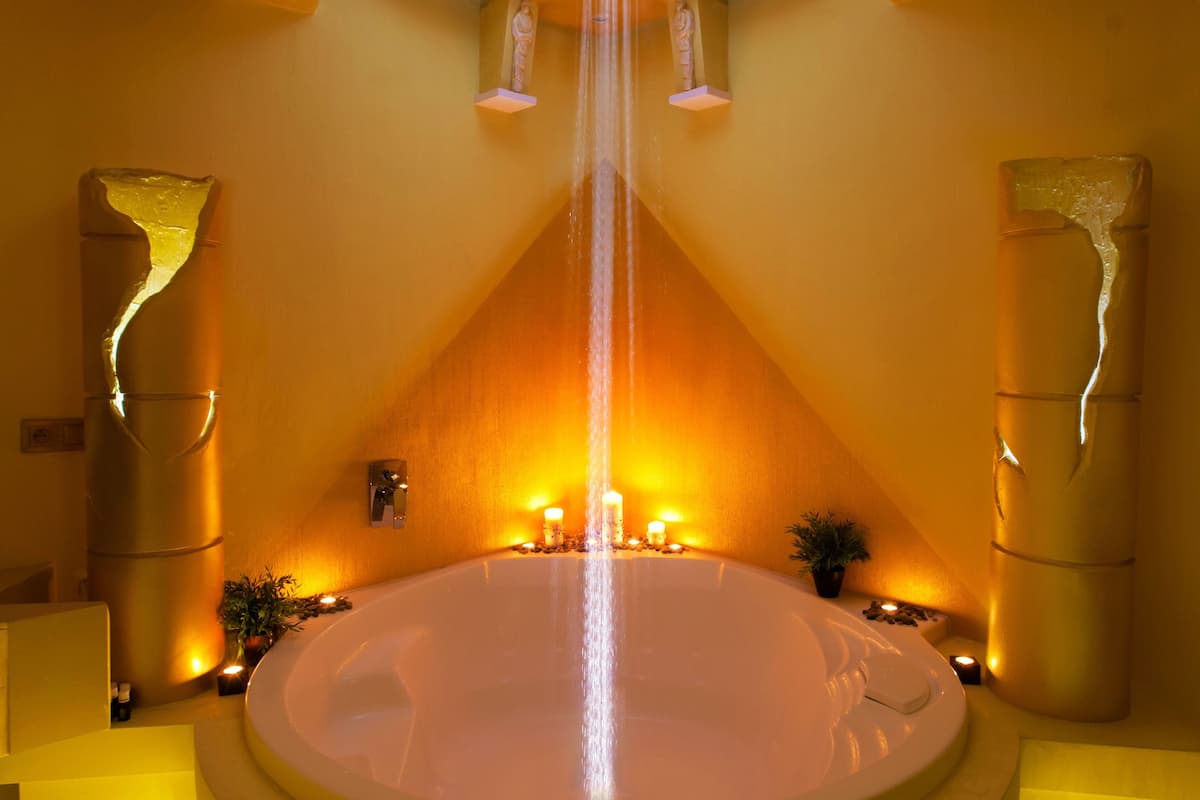 couples treatment room(s), sauna, steam room, turkish bath/hammam