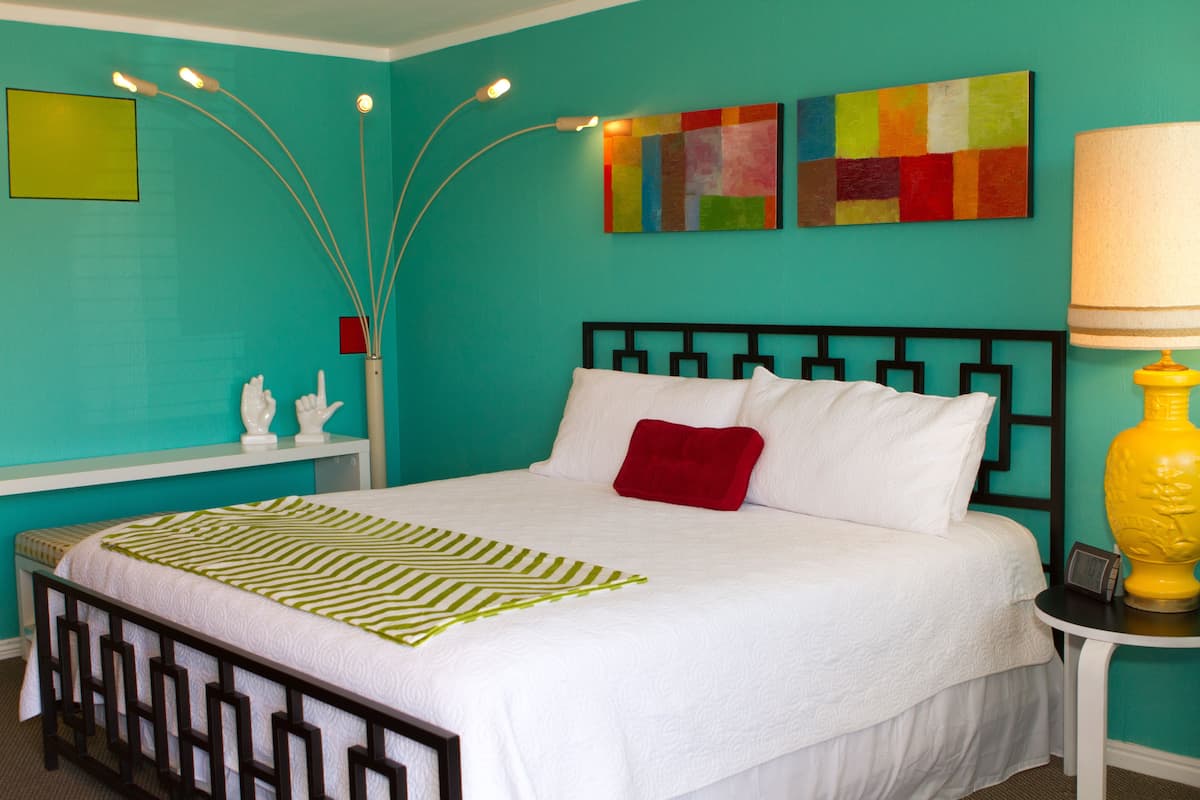 Deluxe kamer, 1 kingsize bed (No Pets Allowed) | Luxe beddengoed, pillowtop-bedden, individueel gedecoreerd