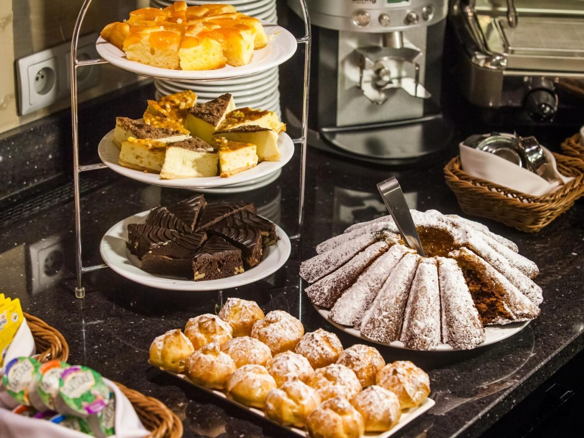 breakfast, lunch and dinner served