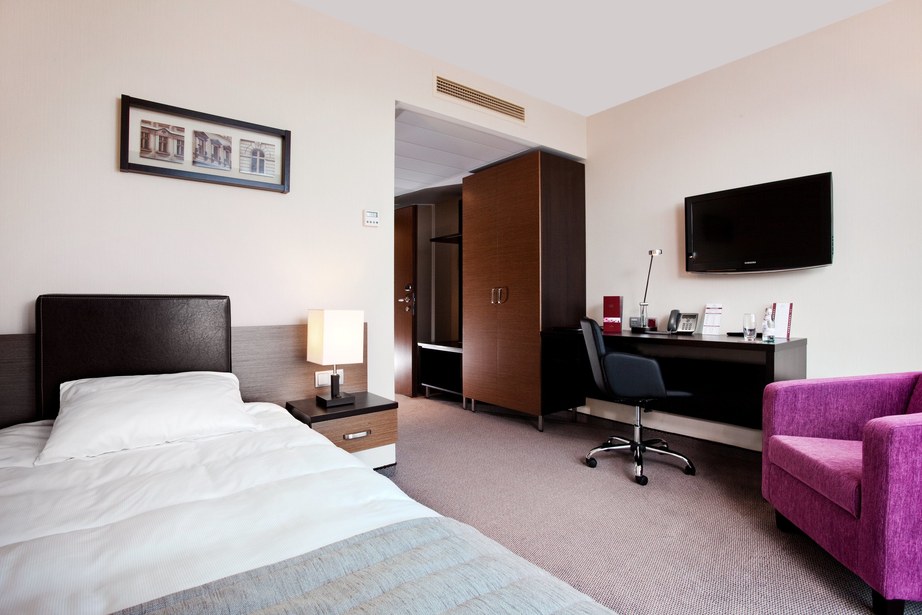 standard single room | in-room safe, desk, iron/ironing board, free wifi