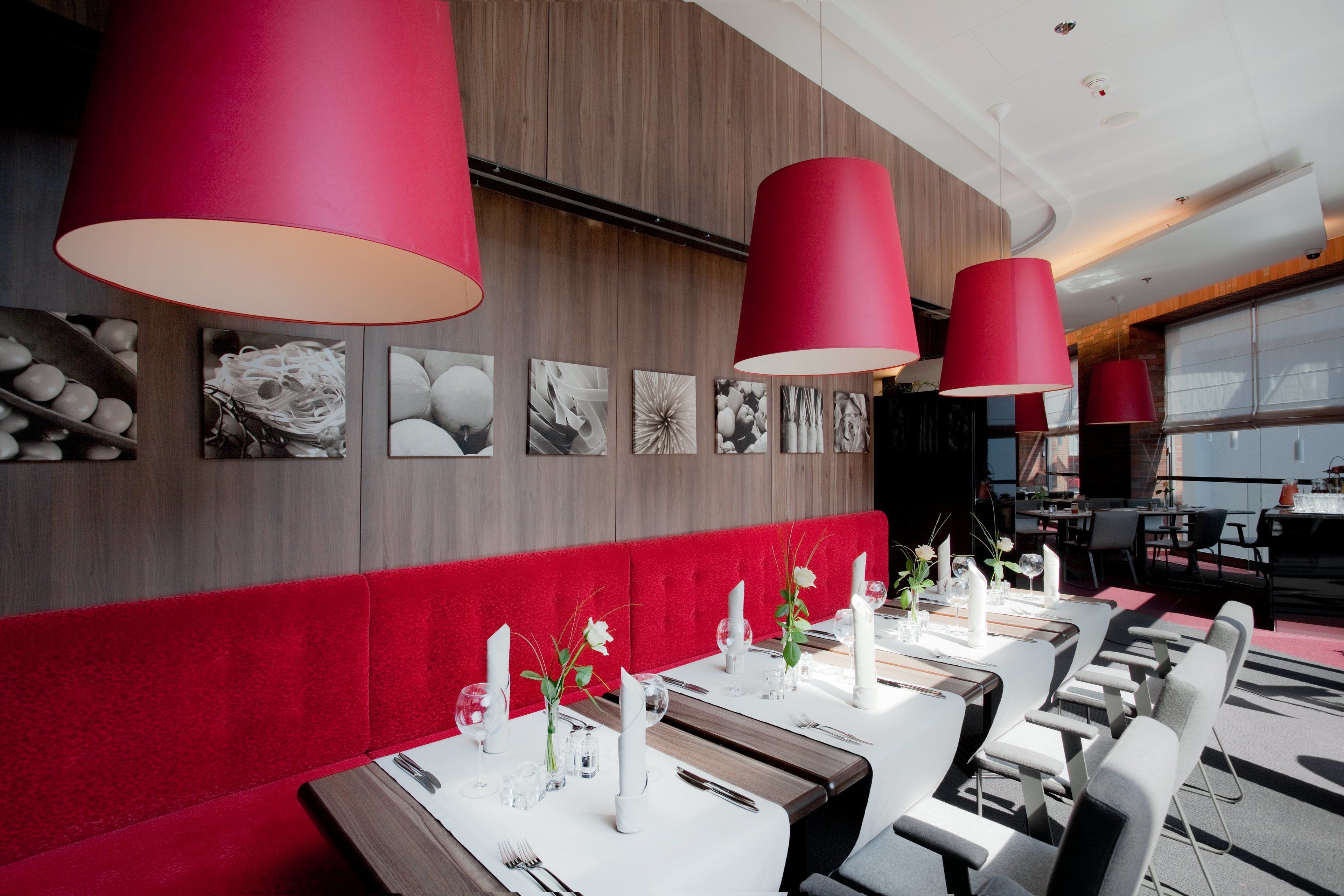 Daily buffet breakfast (PLN 75 per person)