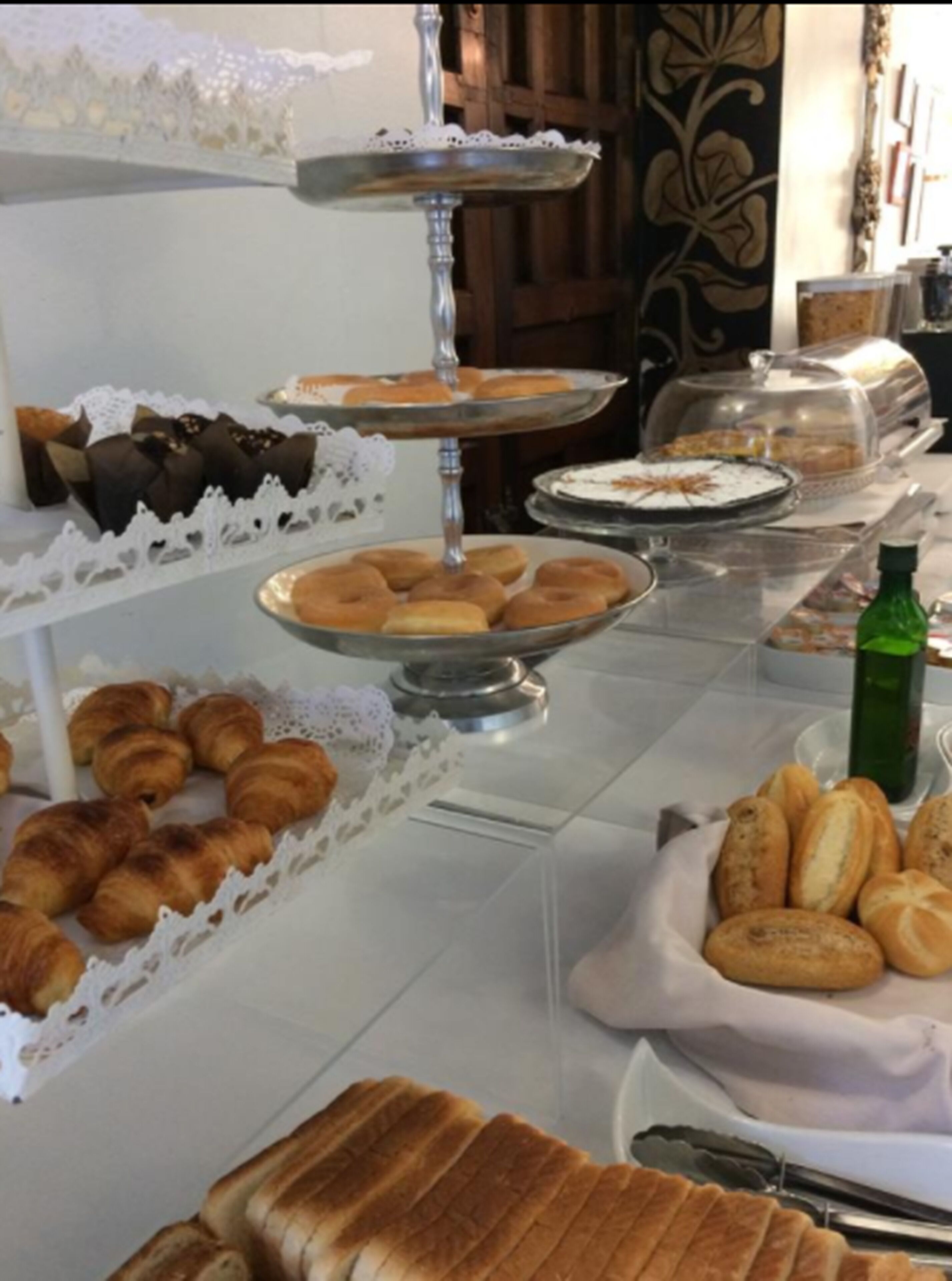 daily cooked-to-order breakfast (eur 18 per person)