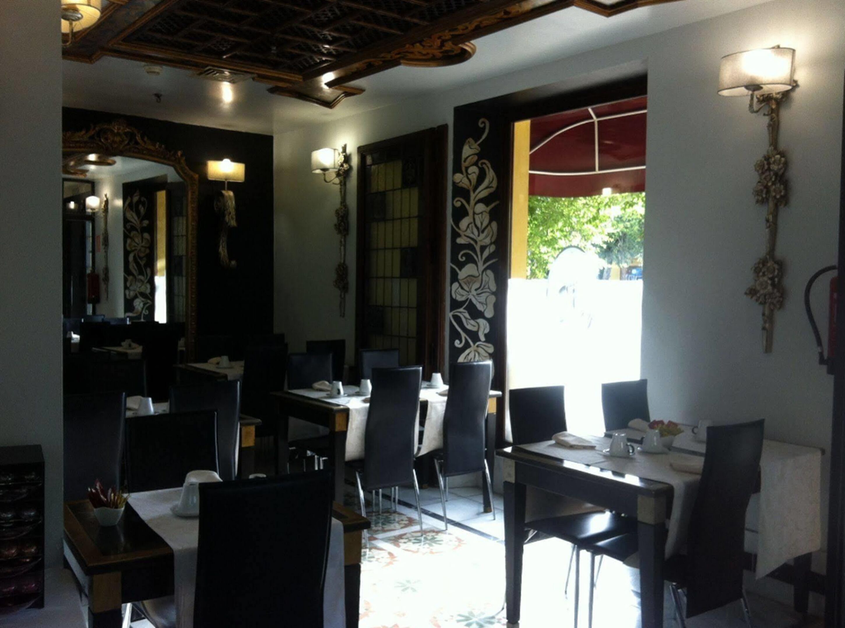 daily cooked-to-order breakfast (eur 18 per person)