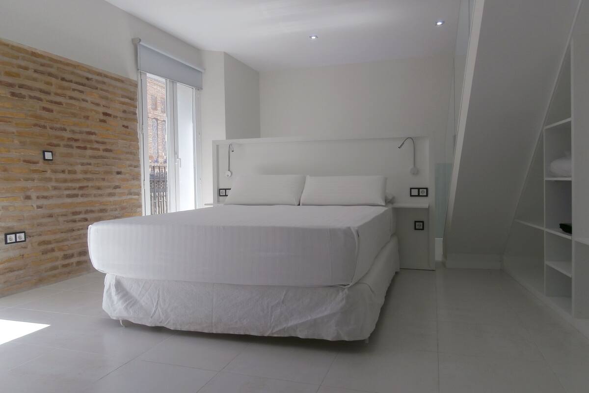 Couette en duvet, lit avec matelas en mousse à mémoire, minibar, bureau