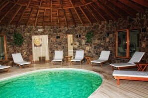 Indoor spa tub - Antuquelen (Villa La Angostura)