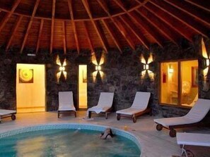 Indoor spa tub - Antuquelen (Villa La Angostura)