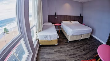 Quarto superior, vista para o oceano | Roupas de cama premium, camas com colchões pillow-top, frigobar