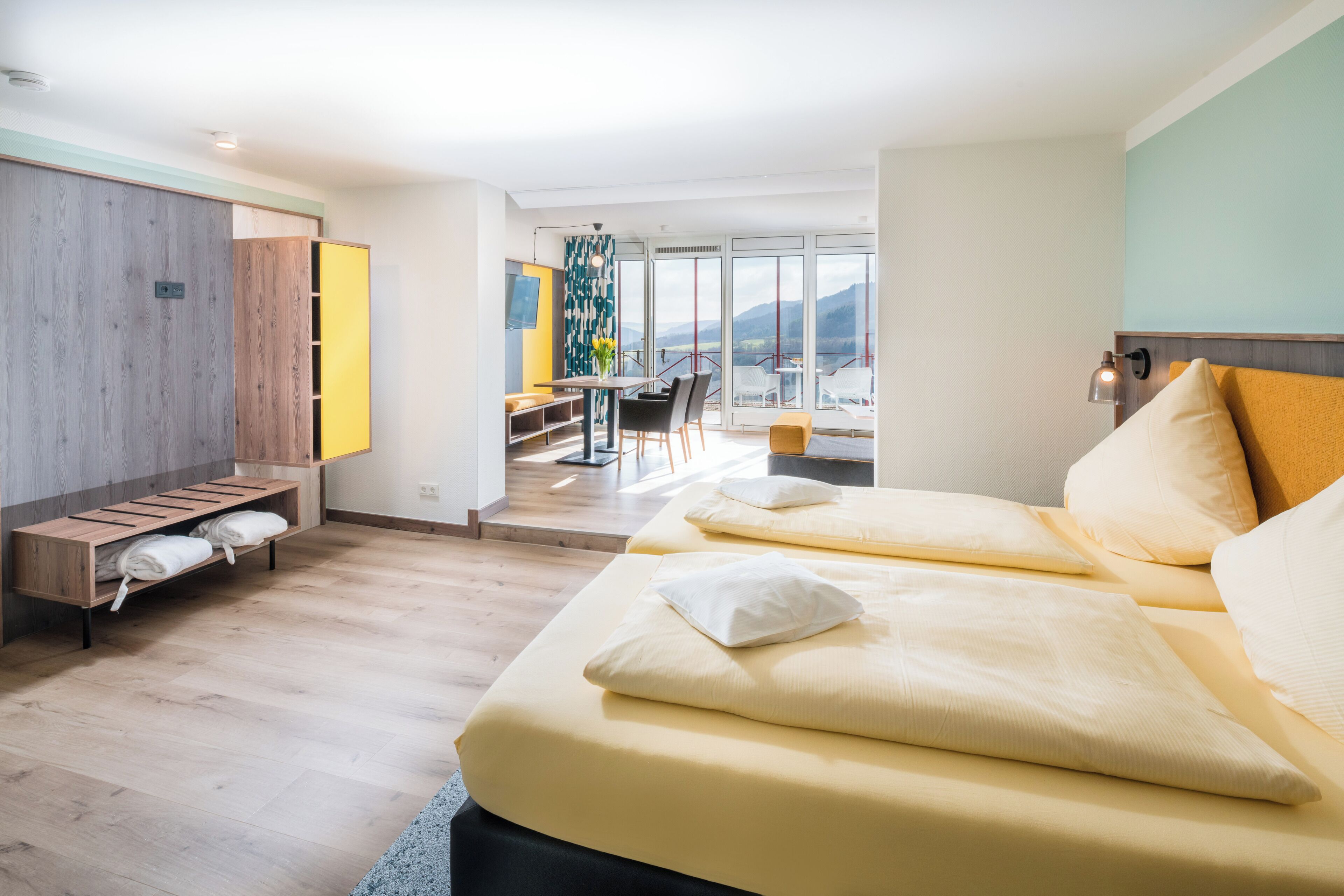 Junior-Suite, Terrasse | Wohnbereich | Fernseher