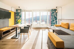 Junior Suite, Terrace | Living area - Waldhotel Sonnenberg (Bollendorf)