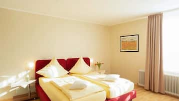 Hochwertige Bettwaren, Minibar, Zimmersafe, Schreibtisch