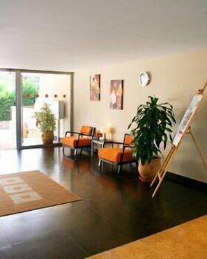 Lobby sitting area - Albir Palace Apartments (L'Alfas del Pi)