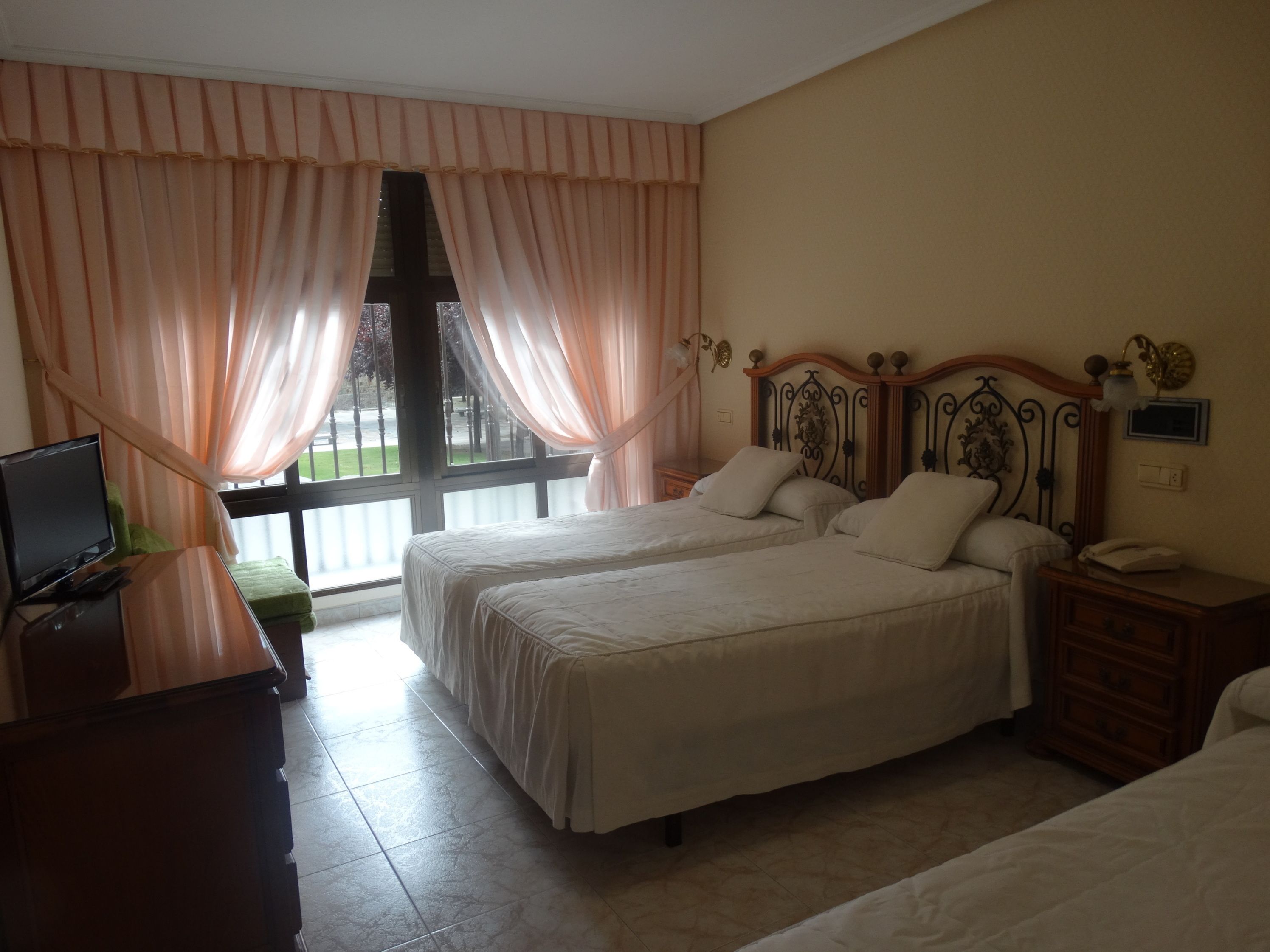 Triple Room | Premium bedding, free WiFi