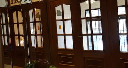 Le Petit Hotel