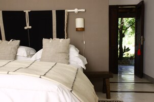 Habitación económica doble | Ropa de cama de alta calidad y edredones de plumas