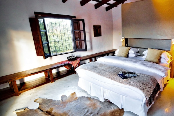 Chambre Deluxe double | Literie de qualité, couette en duvet, lit avec matelas Select Comfort