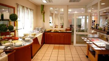 Ilmainen päivittäinen buffetaamiainen