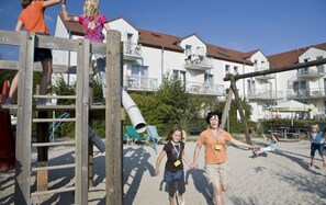 Zona de juegos infantil al aire libre