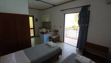 Studio | Free cribs/infant beds