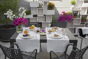 Daily buffet breakfast (EUR 12 per person) - Palazzo Brunaccini Boutique Hotel (Palermo)