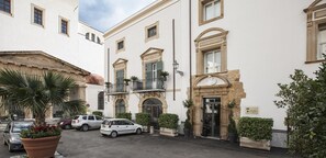 Front of property - Palazzo Brunaccini Boutique Hotel (Palermo)