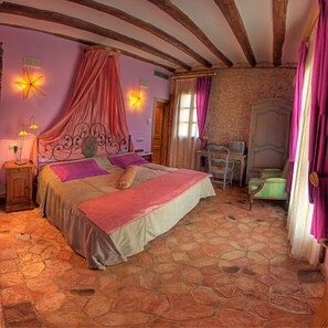 Premium Double or Twin Room, 1 King Bed | 1 bedroom, Select Comfort beds, minibar, individually decorated - Bodegas de Arnés - Adults Only (Graus)