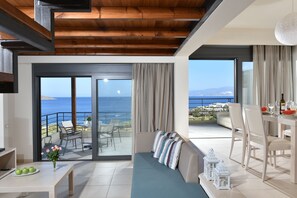 Villa with shared pool - Athina | 1 Schlafzimmer, Zimmersafe, individuell eingerichtet