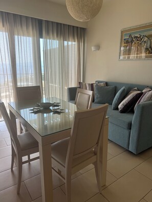 Villa with shared pool - Athina | Zona de estar | Una televisión de pantalla plana