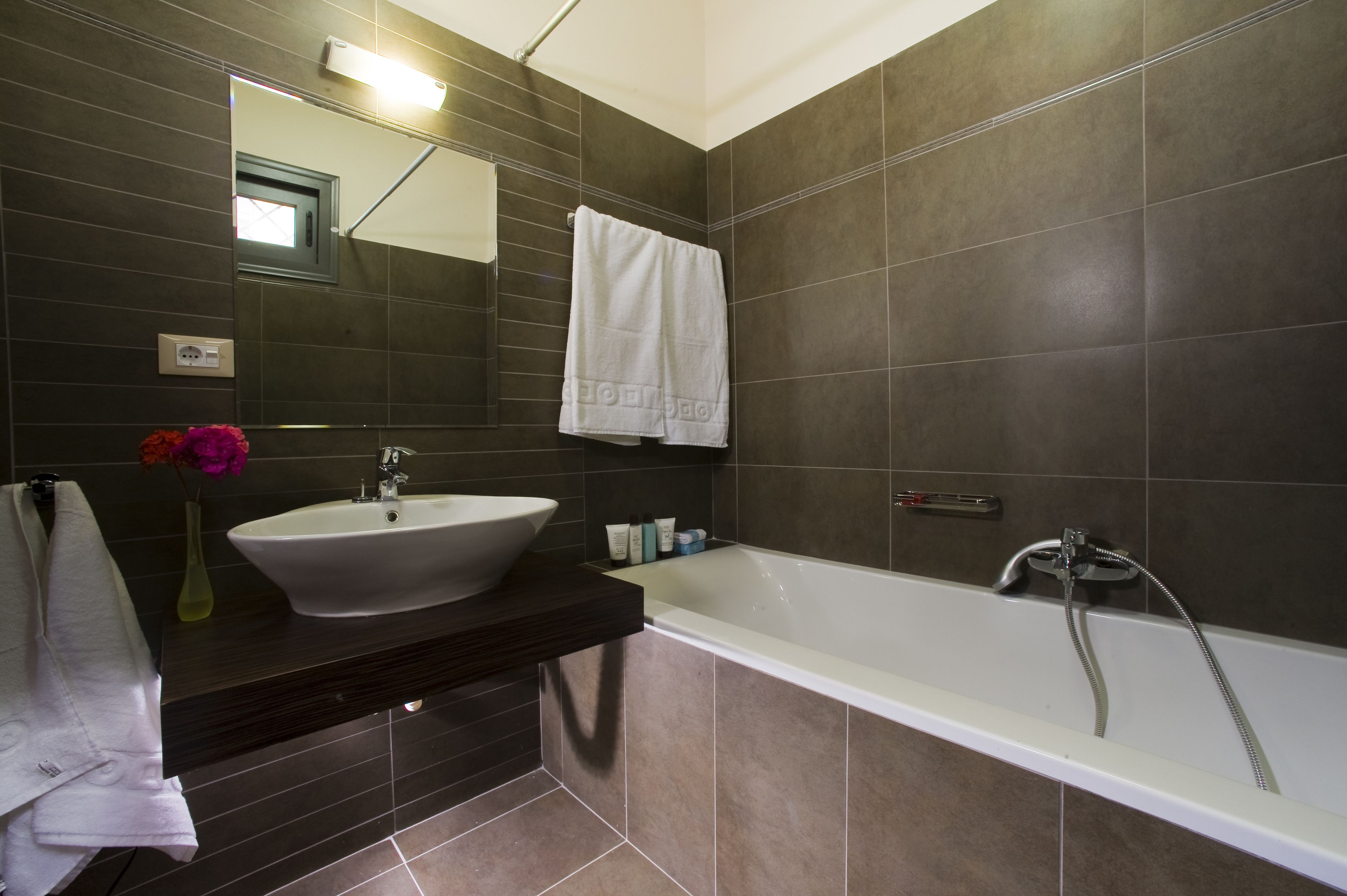deluxe villa, private pool (oino) | bathroom | combined shower/bathtub, hair dryer, towels, soap
