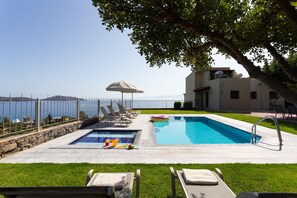 4 piscines extérieures