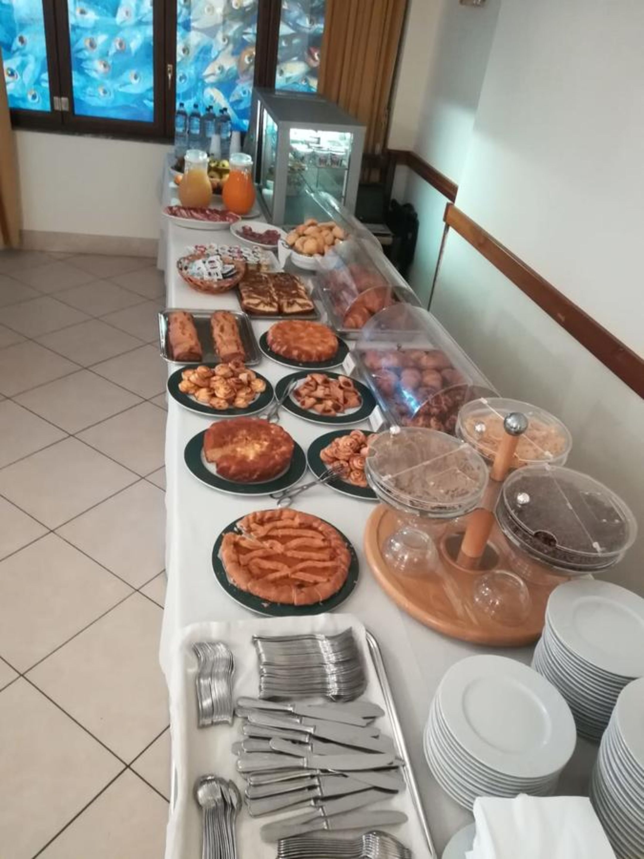 free buffet breakfast