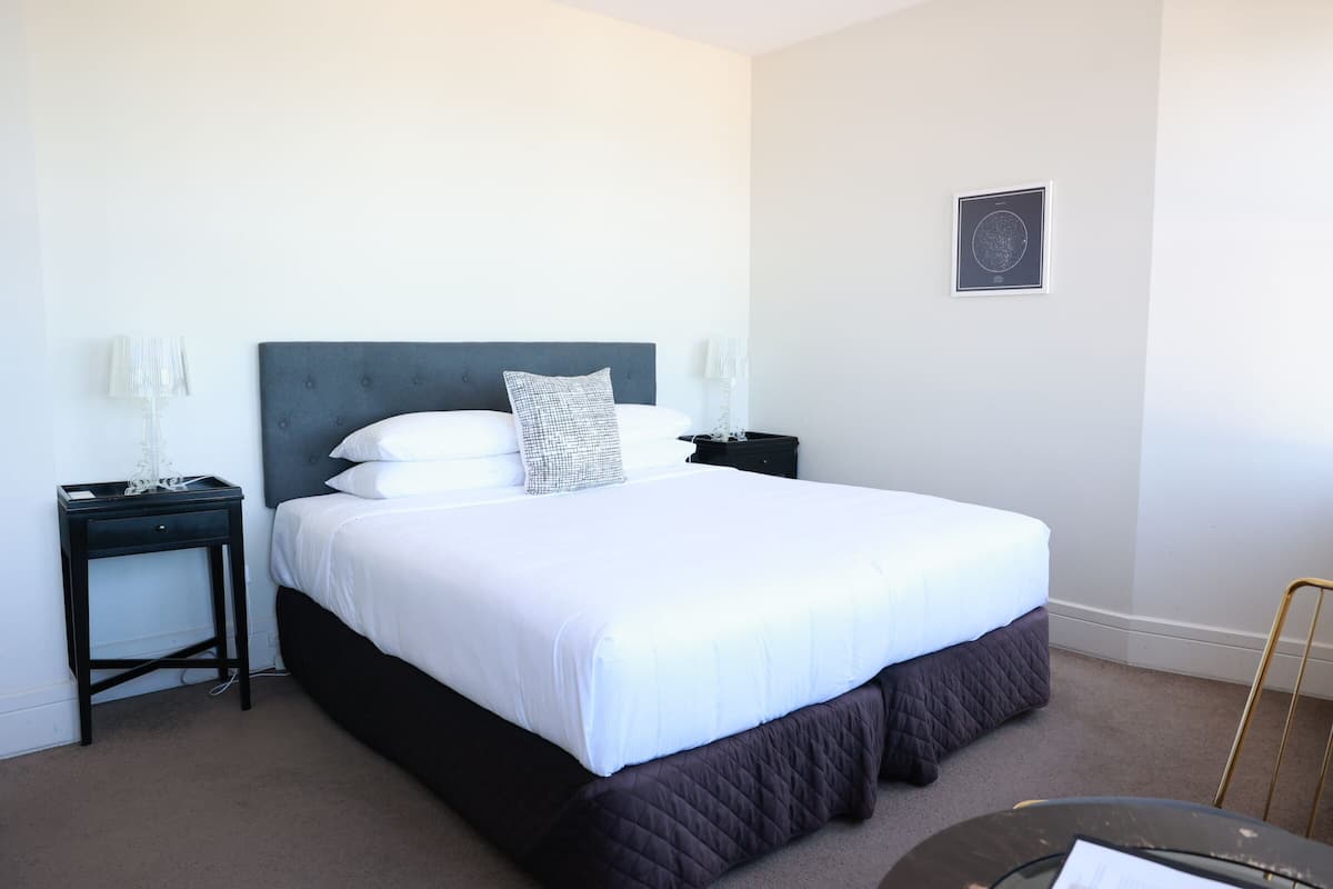 Pacific Room One | Egyptian cotton sheets, premium bedding, pillowtop beds