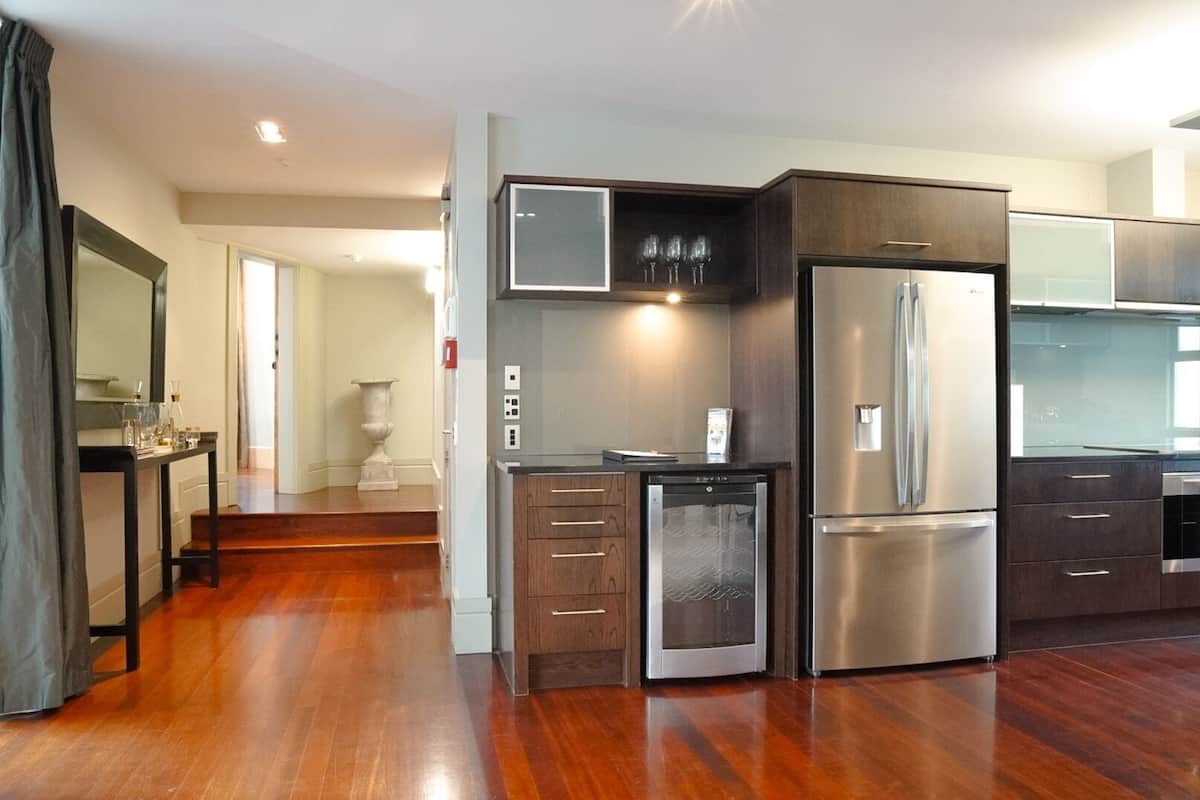 deco decant penthouse | egyptian cotton sheets, premium bedding, pillow-top beds