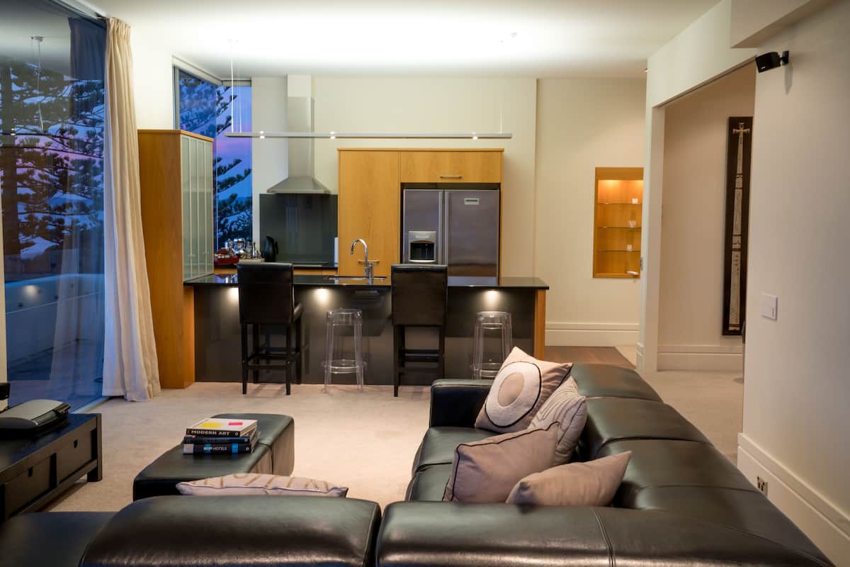 cape view penthouse | egyptian cotton sheets, premium bedding, pillow-top beds