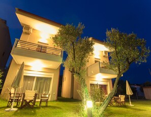 Front of property - evening/night - Parea Kalamitsi (Sithonia)