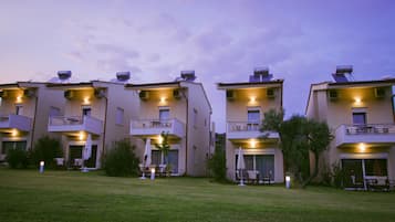 Fassade der Unterkunft – Abend/Nacht