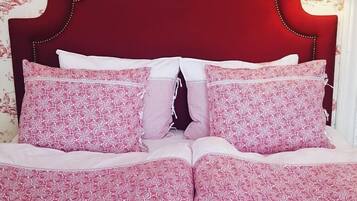 1 sovrum, sÀngtillbehör av högsta kvalitet och bÀddmadrasser