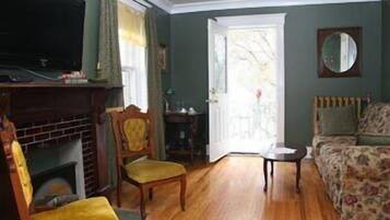 Suite (Terrace) | Living room | Plasma TV, fireplace, DVD player