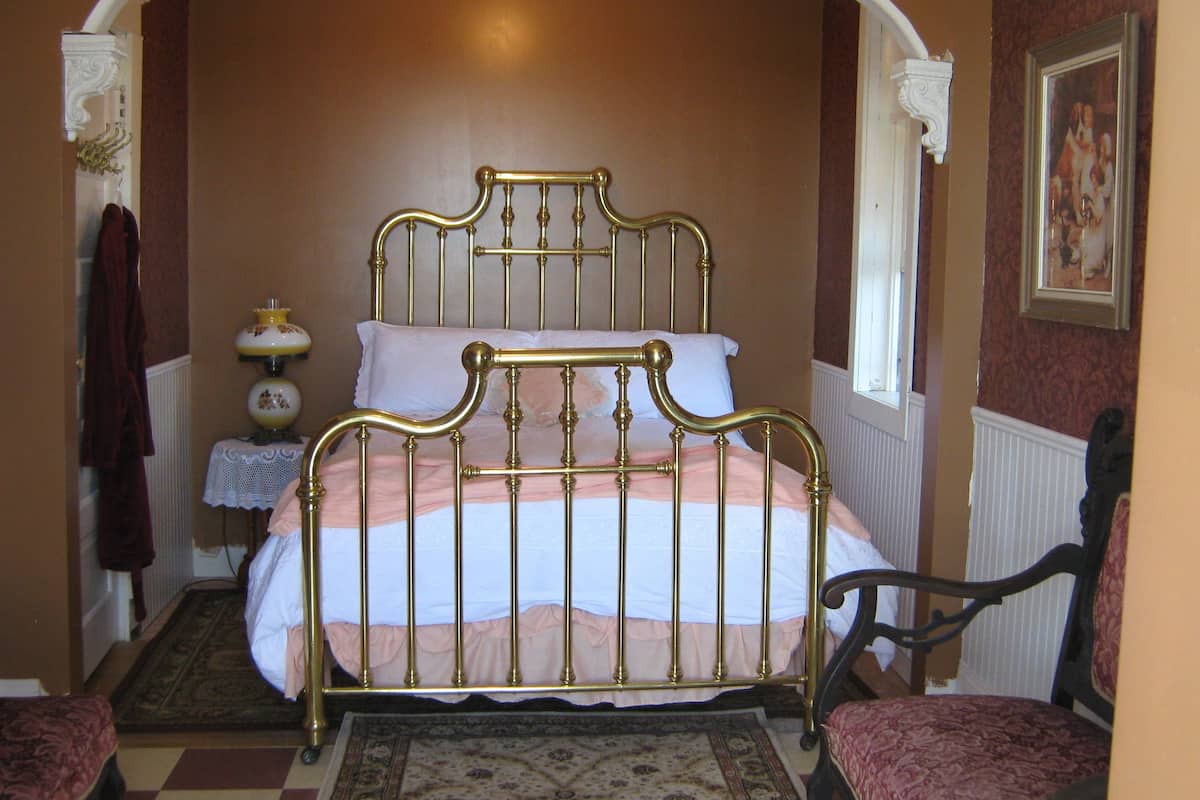 Basic Room, 1 Queen Bed | 1 bedroom, individually decorated, individually furnished, free WiFi