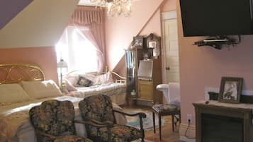 Victorian Jacuzzi Suite | Individually decorated, individually furnished, free WiFi, bed sheets