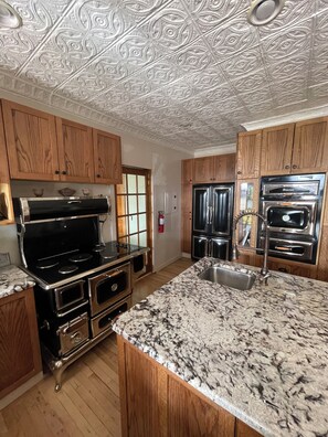 Réfrigérateur, cafetière/bouilloire, bouilloire électrique