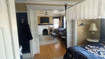 1 habitación, decoración personalizada y muebles diferentes