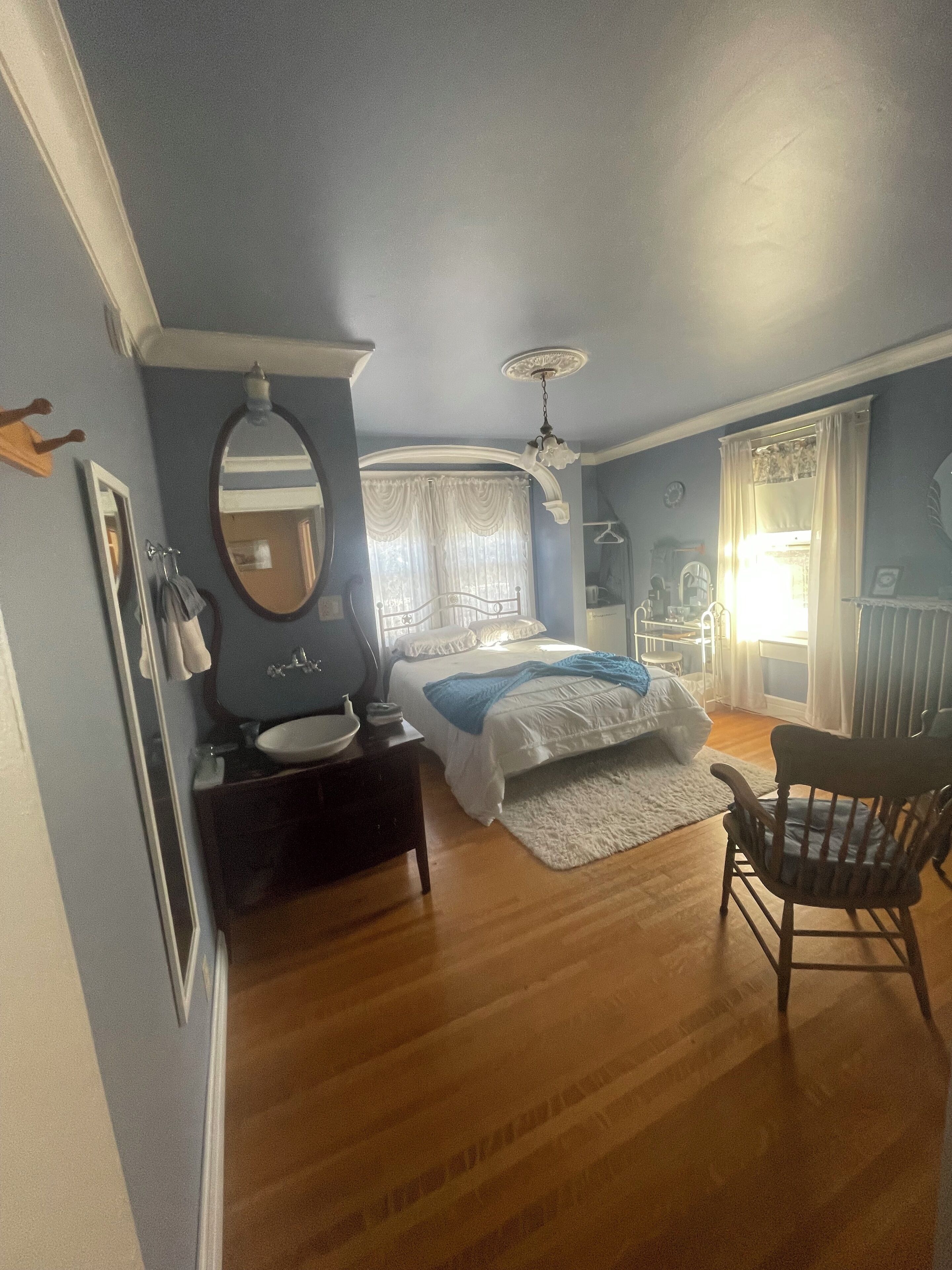 Wedgewood Room | Individually decorated, individually furnished, free WiFi, bed sheets