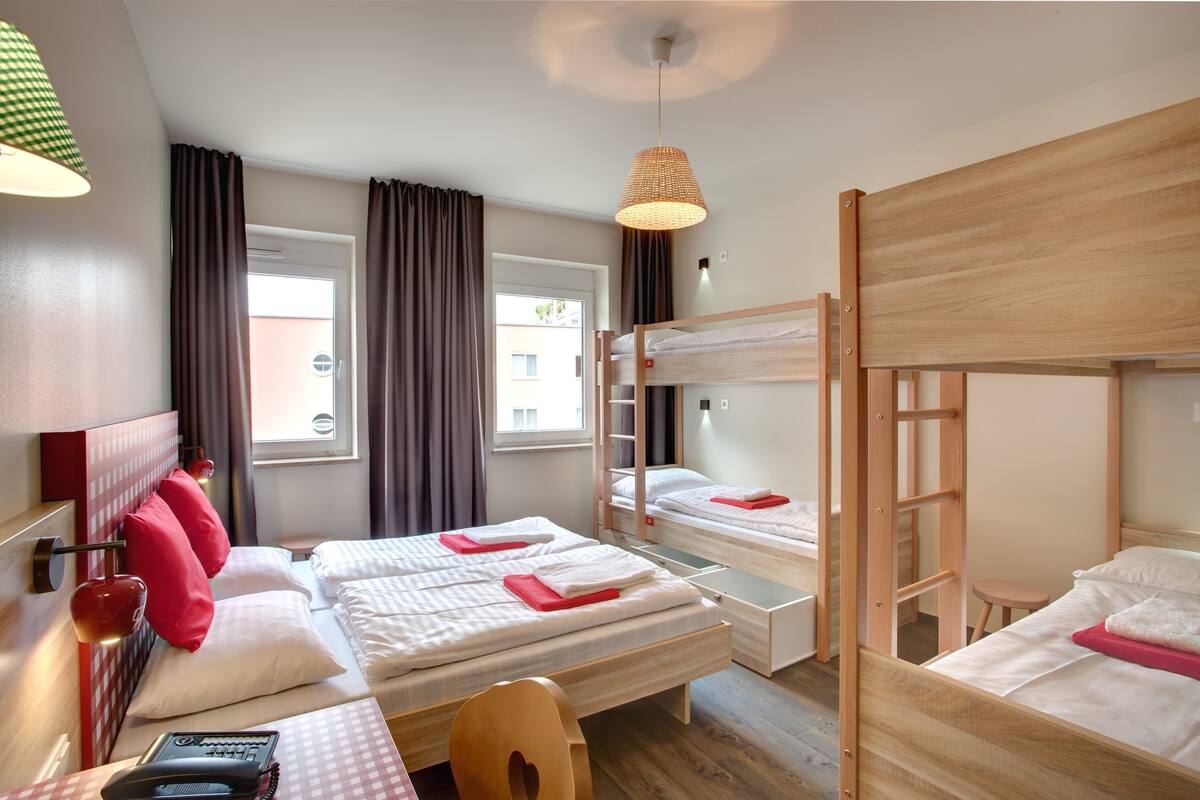 6 Bed Room | Desk, laptop workspace, blackout drapes, soundproofing