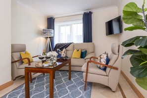 Standard Apartment, 2 Bedrooms | Living area