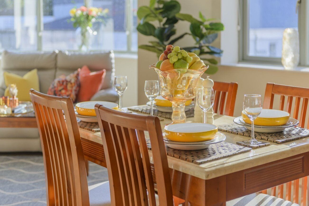 スタンダード アパートメント 2 ベッドルーム | リビング エリア | 32 インチのテレビ (ケーブル放送視聴可)、DVD プレーヤー