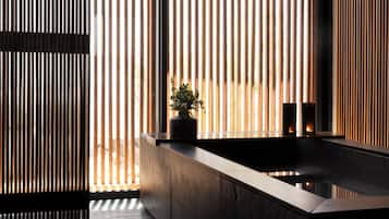 Baignoire et douche séparées, sÚche-cheveux, chaussons